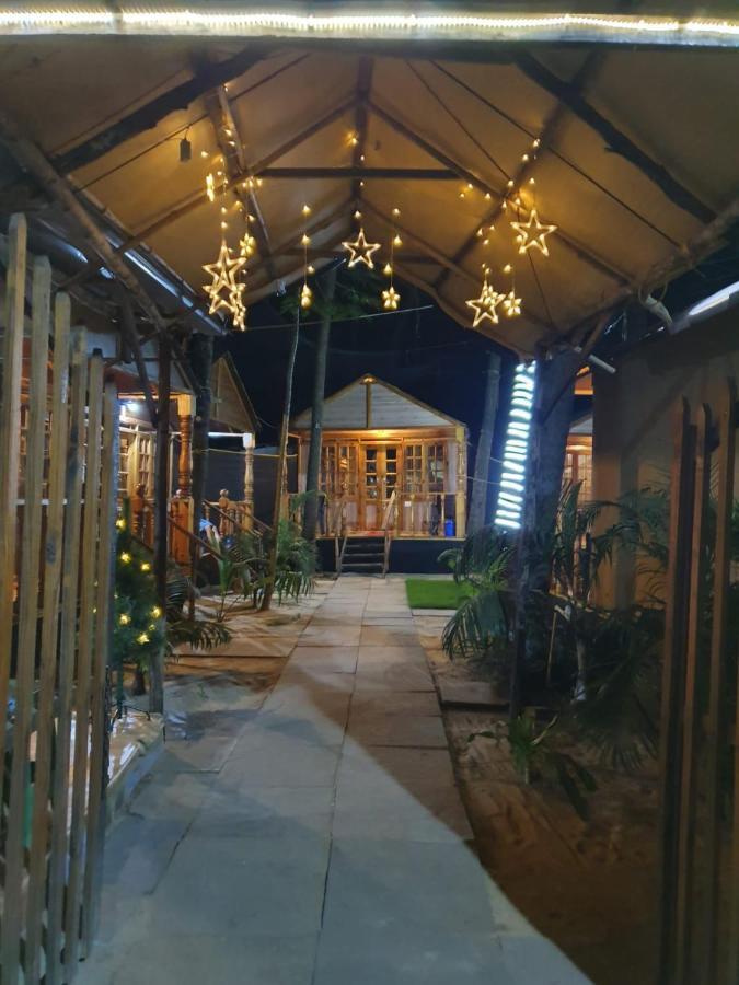 Clara's Huts Hotell Palolem Exteriör bild